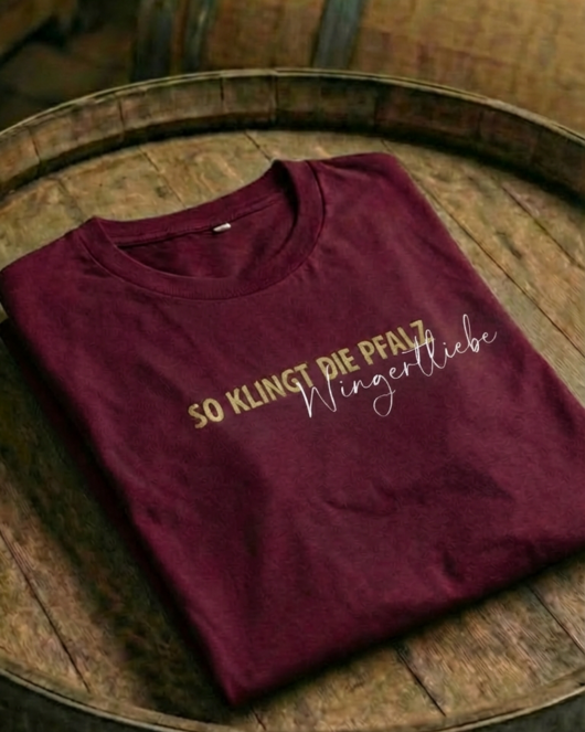 Premium T-Shirt ‚Wingertliebe‘ – nachhaltiges Bio-Shirt für die Pfalz